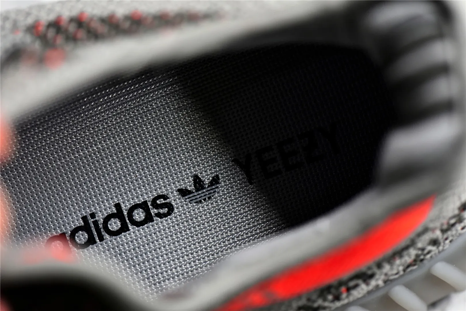 細節鑑定Yeezy Boost 350v2 “Beluga Reflective ”灰橙 滿天星