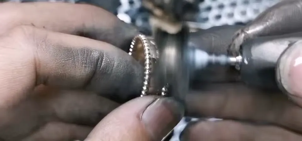 匠心工藝視頻2⃣️🔨𝐂𝐍𝐂圓鑽數控複合車洗技術一體成型 永不脫落 純手工操作 費時費力 工藝難度極高 重工出品