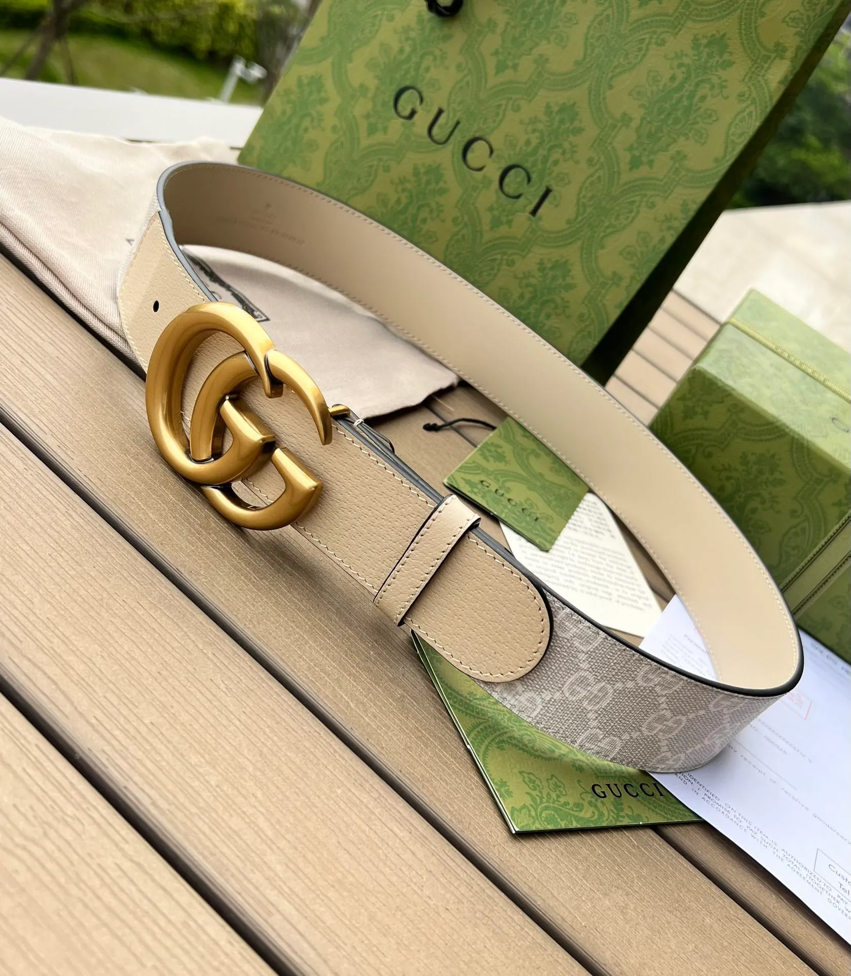 4.0cm寬度、75-110歐碼,包裝齊全❗️(91350898)GUCCI渠道資源特供雙G男女同款皮帶❗️GG Supreme 帆布是Gucci的一款經典面料,經不同配色組合以及現代和經典設計演繹,採用該標誌性面料的米色和白色版本詮釋,匠心搭配同色調滾邊。