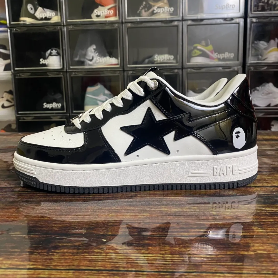 Bape Sta Low黑白，Bape Sta low 經典潮流漆皮低幫時尚板鞋 黑白 【王嘉爾同款】尺碼：36-45（有42.5）貨號：1H70-191-001黑白 男款貨號：1H70-291-001黑白 女款編碼：hxdfqnmdsmz