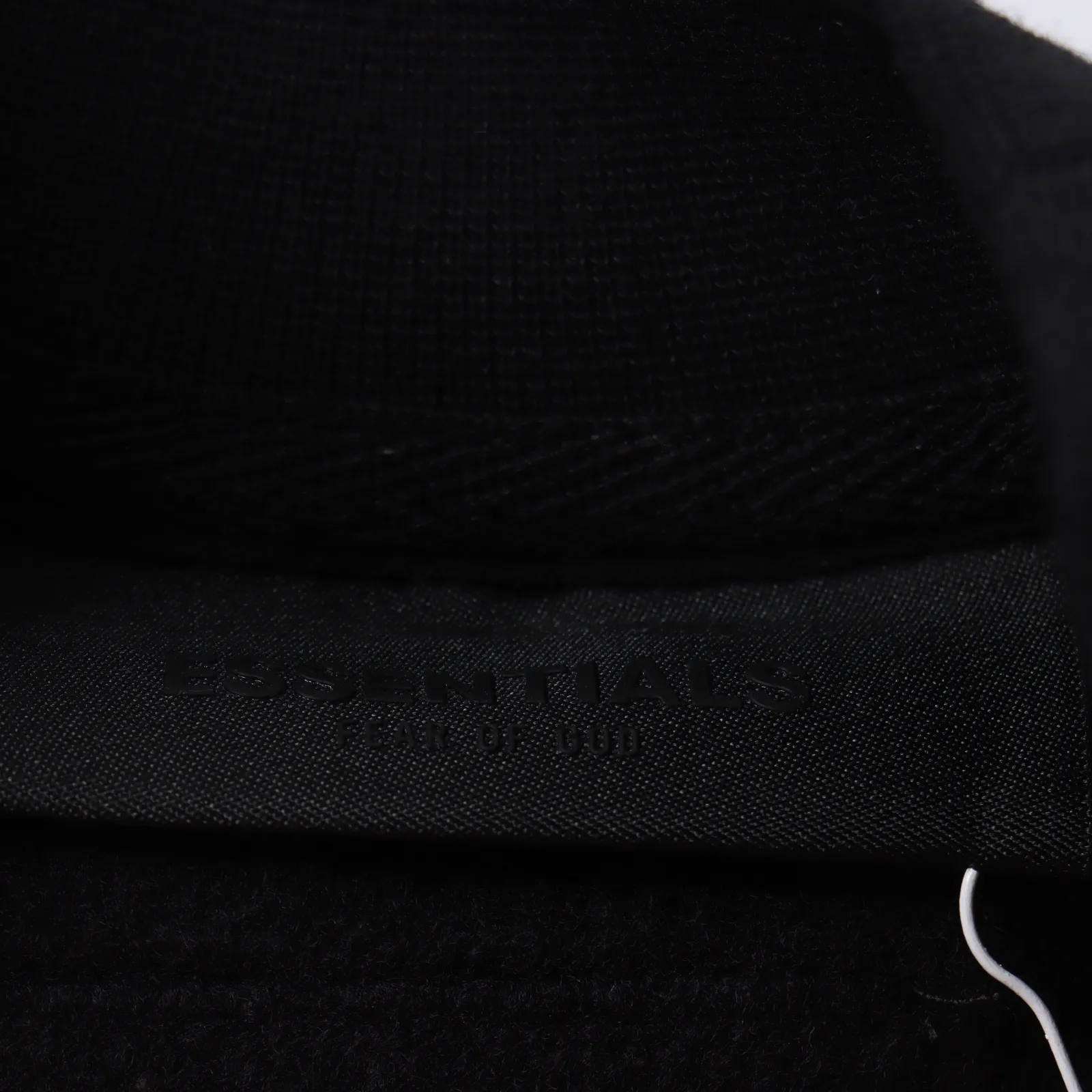 Fear of God FOG 24FW 國旗字母圓領衛衣 成衣加絨款採用380g面料,不加絨款採用350g面料,螺紋採用420g雙紗1:1螺紋。