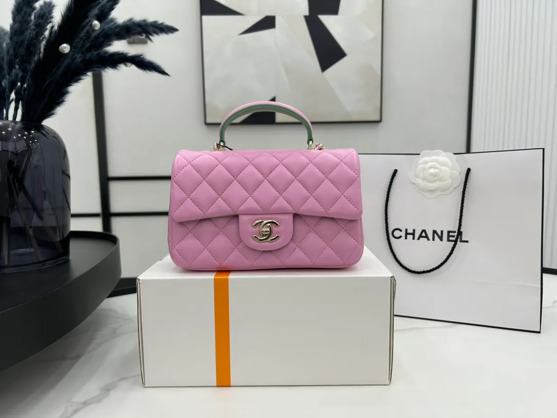 AS2431拼色羊皮 Chanel 23P最新Mini CF handle 手提包 經典菱格口蓋包 飾以精緻經典鍊子搭配手提,細膩羊皮,潤飾手袋,脫穎而出,演繹永恆 優雅 尺寸:20x12x6cm