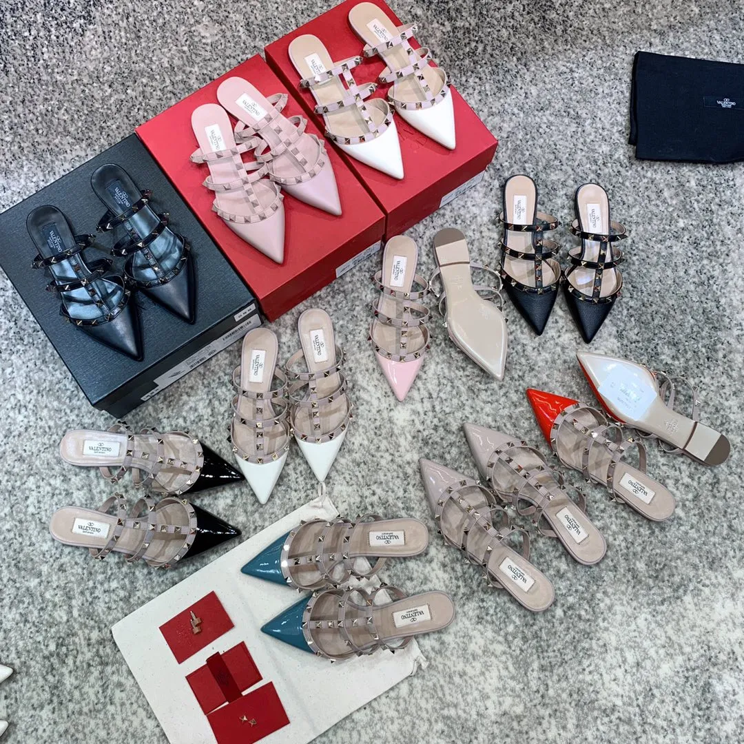 2020全新升級～獨家對版貨                      🌟這家華倫很牛逼 👑Valenti** ❤🎈34-40  🎈可半碼定制 🎈  中高跟圓筒鉚釘數均為28顆  內裡編號 VST  V22-2  墊腳羊皮，內裡頭層羊皮質感更不用多說，不磨腳意大利真皮大底，值得每一位華倫的主人好好呵護，鞋尖的設計凸顯這款鞋輕熟風的路線，配合鉚釘更是高貴優雅時尚大氣  均有原版，可隨時對比平底 👠