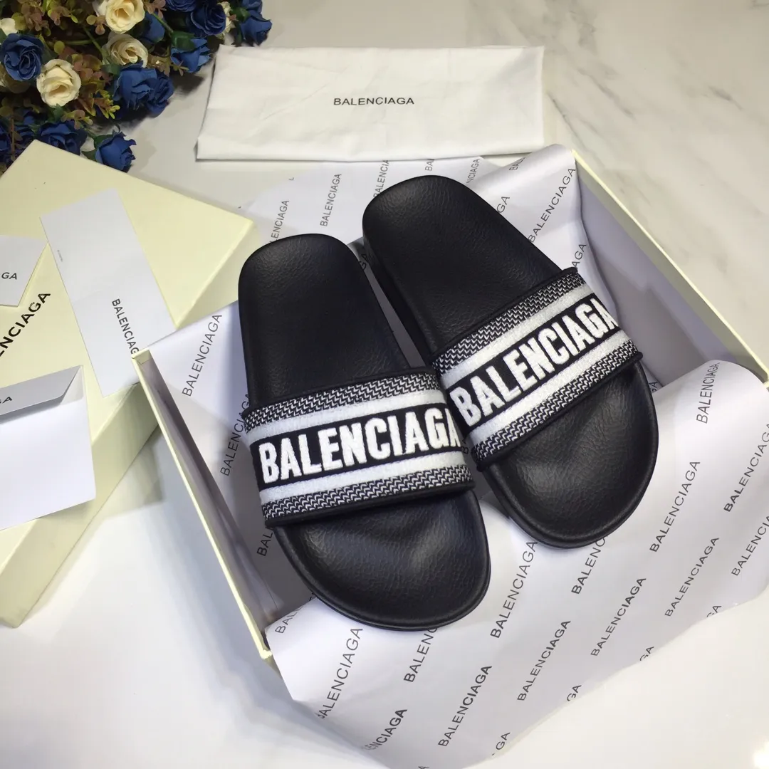 🌟,2019巴黎世家BALENCIAGA升級版爆款情侶款拖鞋,現貨發售。