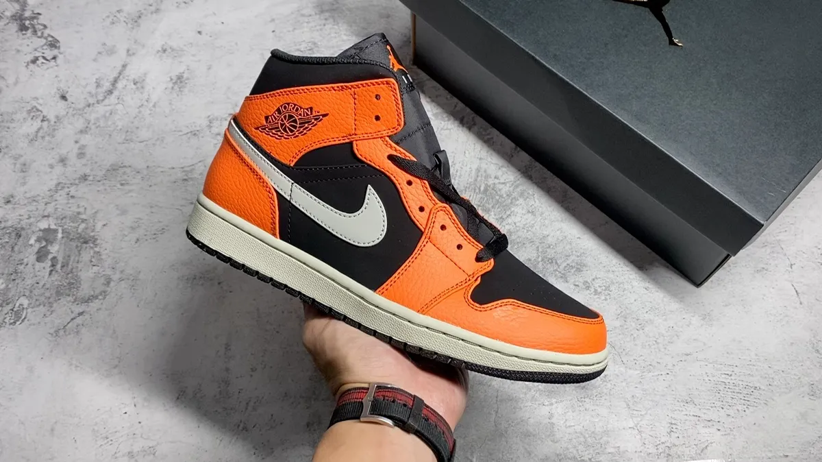 獨家產品 市面唯一原鞋開發市面唯一純原級別 Air Jordan 1 MiD