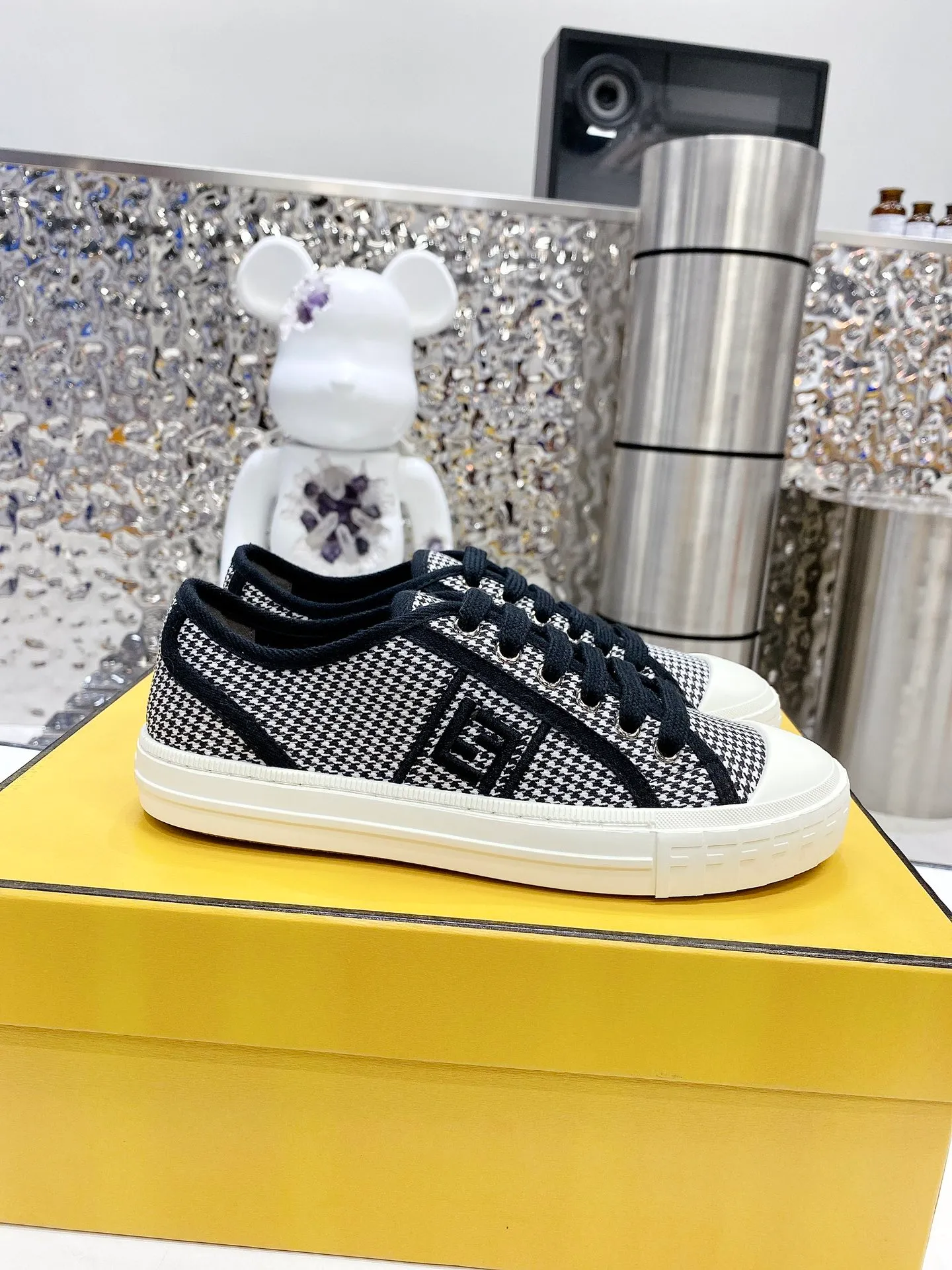 芬迪最新🔥 爆款 FENDI Domino老花帆布鞋休閒運動鞋-全新必備款型！